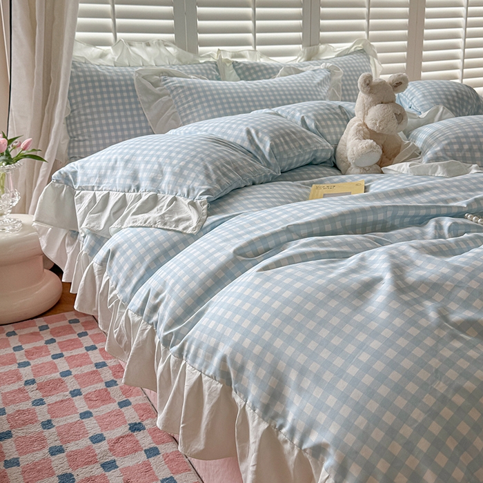 91家纺网 家纺一手货源 找家纺 桃心家居 2024新款A类亲肤舒适软糯云柔水洗棉化纤韩版奶油格子撞色水洗棉系列四件套 水洗棉花边-H粉蓝格