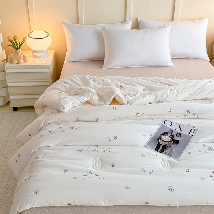 91家纺网 家纺一手货源 找家纺 丽卡家纺（原丽卡家纺） 2024新款7A抗菌艾阳棉提花大豆被子被芯 绵意春秋被