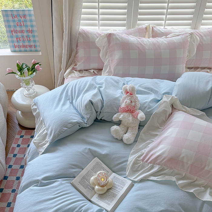 91家纺网 家纺一手货源 找家纺 桃心家居 2024新款A类亲肤舒适软糯云柔水洗棉化纤韩版奶油格子撞色水洗棉系列四件套 水洗棉花边-H蓝蓝粉大格