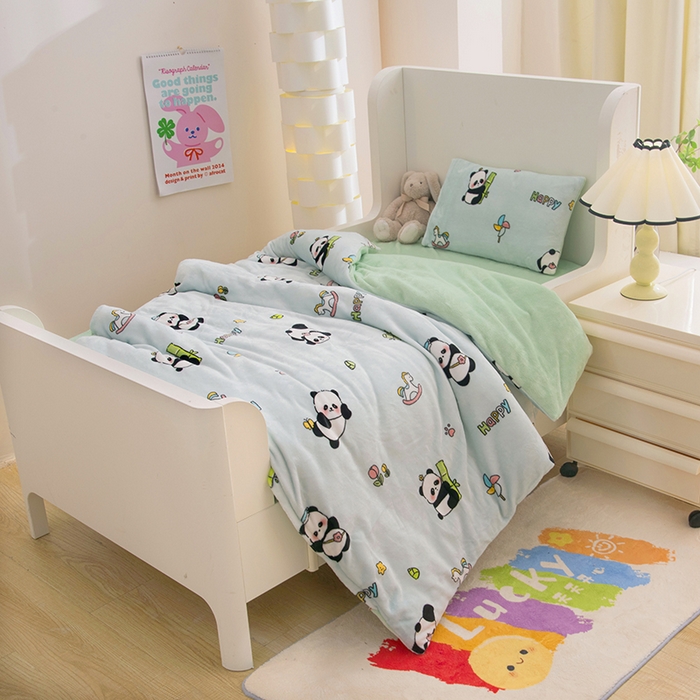 91家纺网 家纺一手货源 找家纺 萌宝 2024新款幼儿园牛奶绒三件套儿童珊瑚绒被套 小熊猫