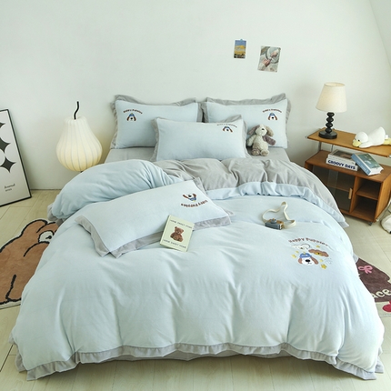 91家纺网 家纺一手货源 找家纺 （总）大渔生活 2025新款高克重卡通牛奶绒刺绣四件套--耶耶狗