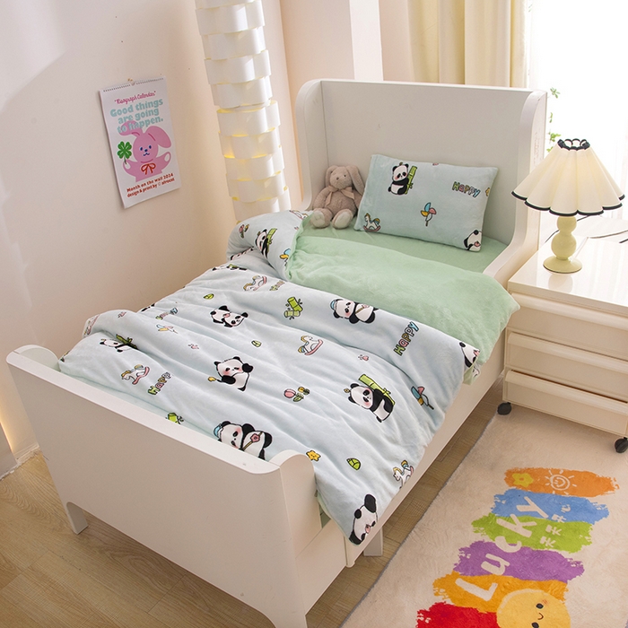 91家纺网 家纺一手货源 找家纺 萌宝 2024新款幼儿园牛奶绒三件套儿童珊瑚绒被套 小熊猫