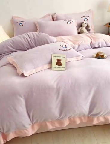 91家纺网 家纺一手货源 找家纺 大渔生活 2025新款高克重卡通牛奶绒刺绣四件套--耶耶狗 耶耶狗-紫