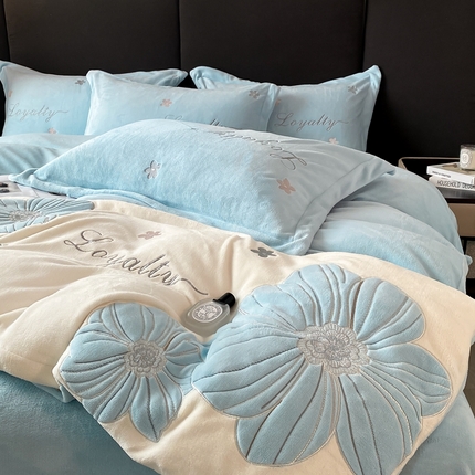 你好美丽 2025新款200克A类牛奶绒贴布绣大阪四件套雅漾-芬芳 芬芳蓝