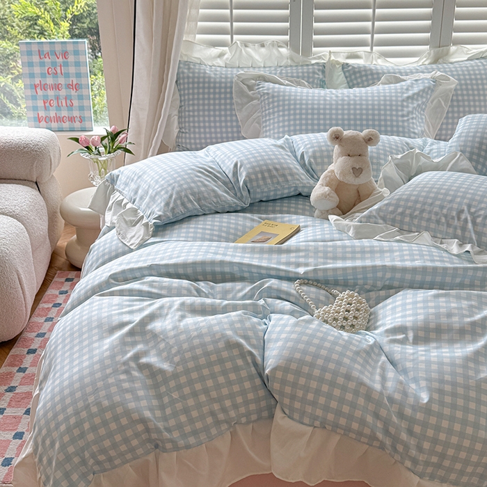 91家纺网 家纺一手货源 找家纺 桃心家居 2024新款A类亲肤舒适软糯云柔水洗棉化纤韩版奶油格子撞色水洗棉系列四件套 水洗棉花边-H粉蓝格