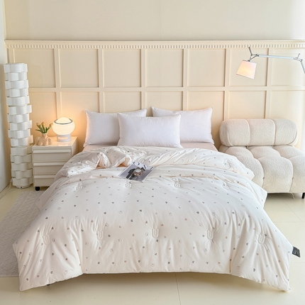 91家纺网 家纺一手货源 找家纺 丽卡家纺（原丽卡家纺） 2024新款7A抗菌艾阳棉提花大豆被子被芯 暖心春秋被