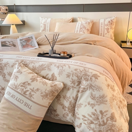 91家纺网 家纺一手货源 找家纺 （总）麦空家居 2025新款220克高克重数码印花拼接牛奶绒四件套-花园里