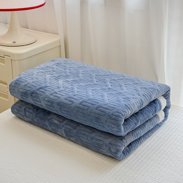 91家纺网 家纺一手货源 找家纺 子曰 2024新款牛奶绒夹棉床垫三件套 宾利蓝