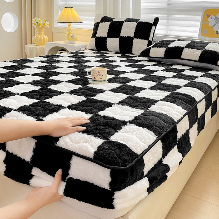 91家纺网 家纺一手货源 找家纺 叠派家纺 2024款秋冬北极绒加厚夹棉床笠三件套印花泰迪绒床垫保护罩-格子系列 黑