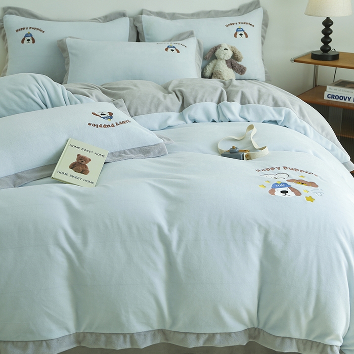 91家纺网 家纺一手货源 找家纺 大渔生活 2025新款高克重卡通牛奶绒刺绣四件套--耶耶狗 耶耶狗-蓝