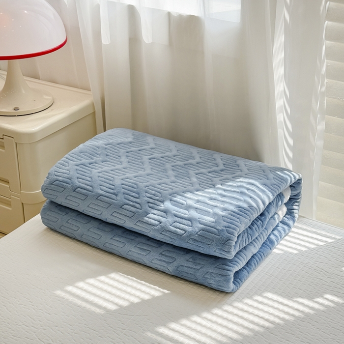 91家纺网 家纺一手货源 找家纺 子曰 2024新款牛奶绒夹棉床垫三件套 天空蓝