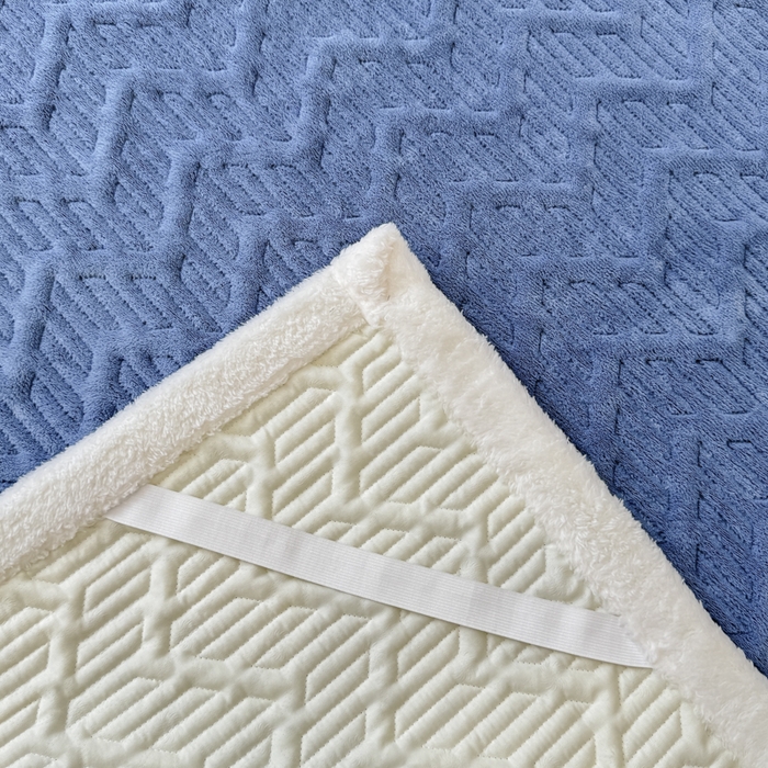 91家纺网 家纺一手货源 找家纺 子曰 2024新款牛奶绒夹棉床垫三件套 宾利蓝