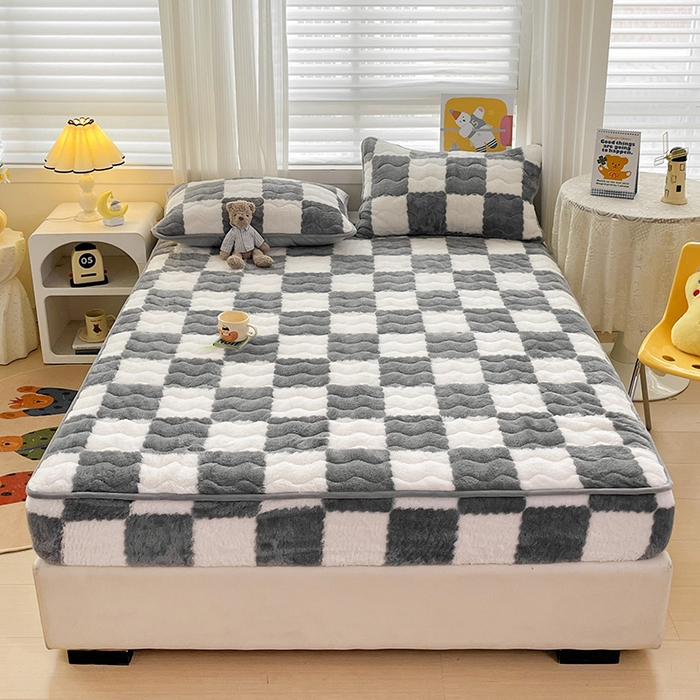 91家纺网 家纺一手货源 找家纺 叠派家纺 2024款秋冬北极绒加厚夹棉床笠三件套印花泰迪绒床垫保护罩-格子系列 灰