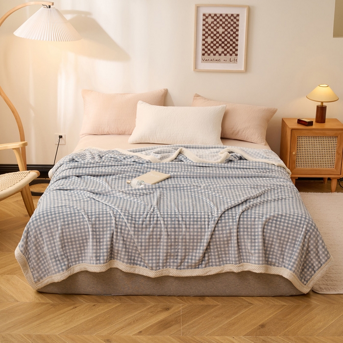 91家纺网 家纺一手货源 找家纺 吾诺家居 2024新款无印风牛奶绒毯多功能毛毯 天蓝小格