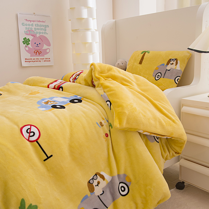91家纺网 家纺一手货源 找家纺 萌宝 2024新款幼儿园牛奶绒三件套儿童珊瑚绒被套 汽车-黄