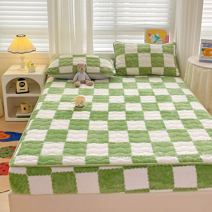 91家纺网 家纺一手货源 找家纺 叠派家纺 2024款秋冬北极绒加厚夹棉床笠三件套印花泰迪绒床垫保护罩-格子系列 绿