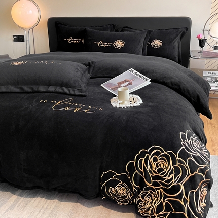 91家纺网 家纺一手货源 找家纺 你好美丽 2025新款牛奶绒A类200克四件套刺绣香韵-花之语 香韵黑