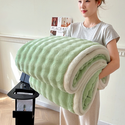 91家纺网 家纺一手货源 找家纺 （总）可恩欣 2025新款仿兔毛泡泡牛奶绒法莱绒单层毯双面绒毯（包边）系列