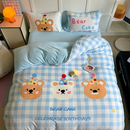 桃喜 2024新款大版数码印花牛奶绒四件套 蛋糕小熊蓝-绒