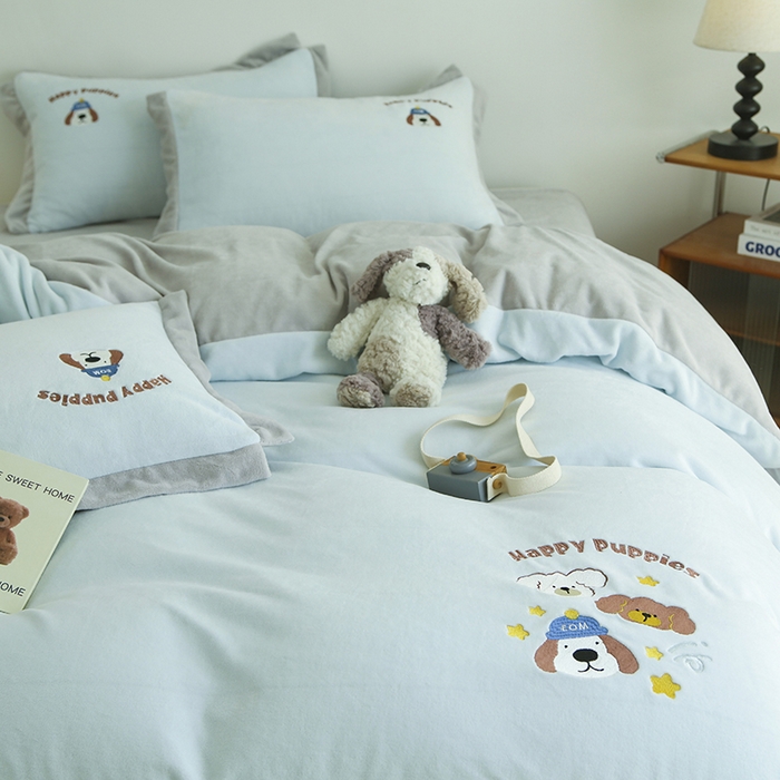 91家纺网 家纺一手货源 找家纺 大渔生活 2025新款高克重卡通牛奶绒刺绣四件套--耶耶狗 耶耶狗-蓝