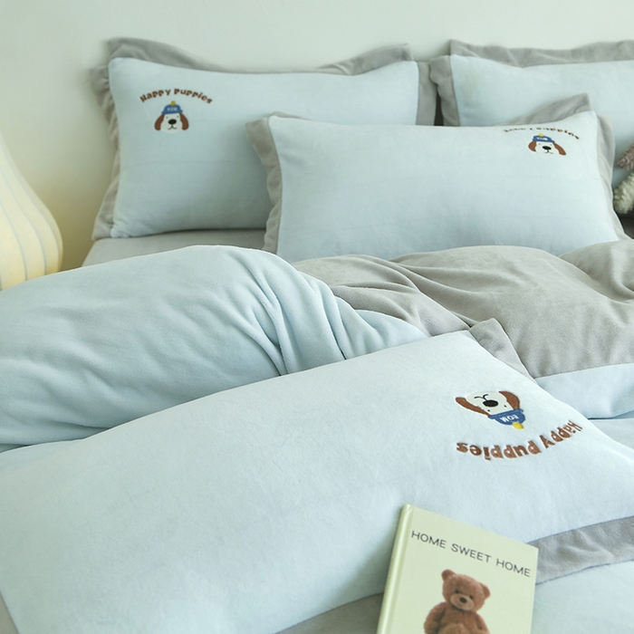 91家纺网 家纺一手货源 找家纺 大渔生活 2025新款高克重卡通牛奶绒刺绣四件套--耶耶狗 耶耶狗-蓝