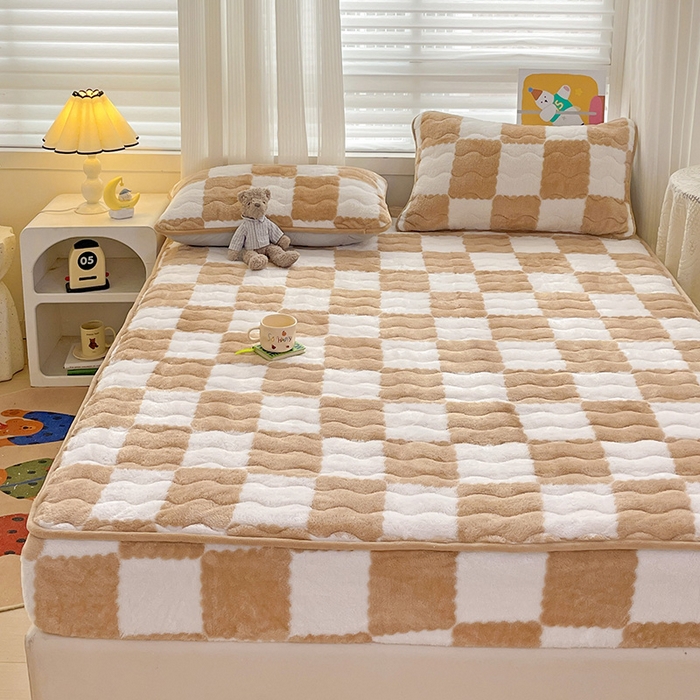 91家纺网 家纺一手货源 找家纺 叠派家纺 2024款秋冬北极绒加厚夹棉床笠三件套印花泰迪绒床垫保护罩-格子系列 咖