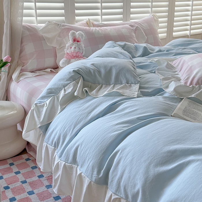 91家纺网 家纺一手货源 找家纺 桃心家居 2024新款A类亲肤舒适软糯云柔水洗棉化纤韩版奶油格子撞色水洗棉系列四件套 水洗棉花边-H蓝蓝粉大格