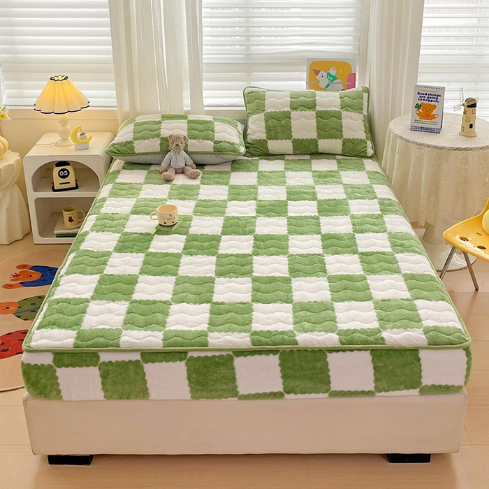 91家纺网 家纺一手货源 找家纺 叠派家纺 2024款秋冬北极绒加厚夹棉床笠三件套印花泰迪绒床垫保护罩-格子系列 绿