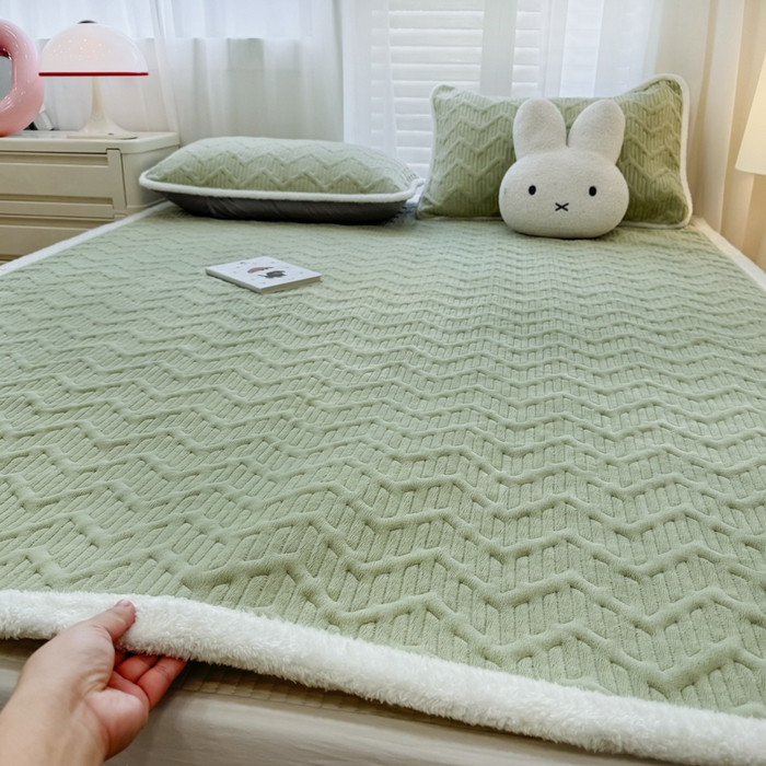 91家纺网 家纺一手货源 找家纺 子曰 2024新款牛奶绒夹棉床垫三件套 绿梵