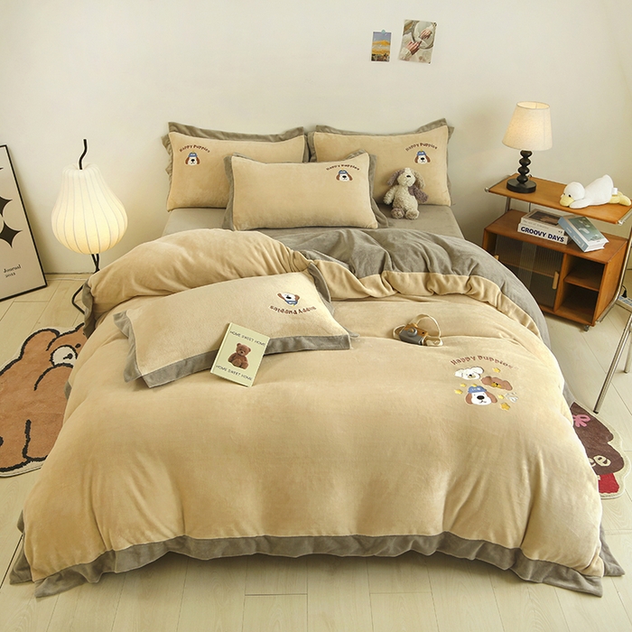 91家纺网 家纺一手货源 找家纺 大渔生活 2025新款高克重卡通牛奶绒刺绣四件套--耶耶狗 耶耶狗-黄