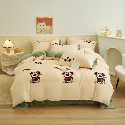 91家纺网 家纺一手货源 找家纺 鑫琪莱家纺 2024新款卡通毛巾绣牛奶绒四件套 幸福狗-米黄草绿