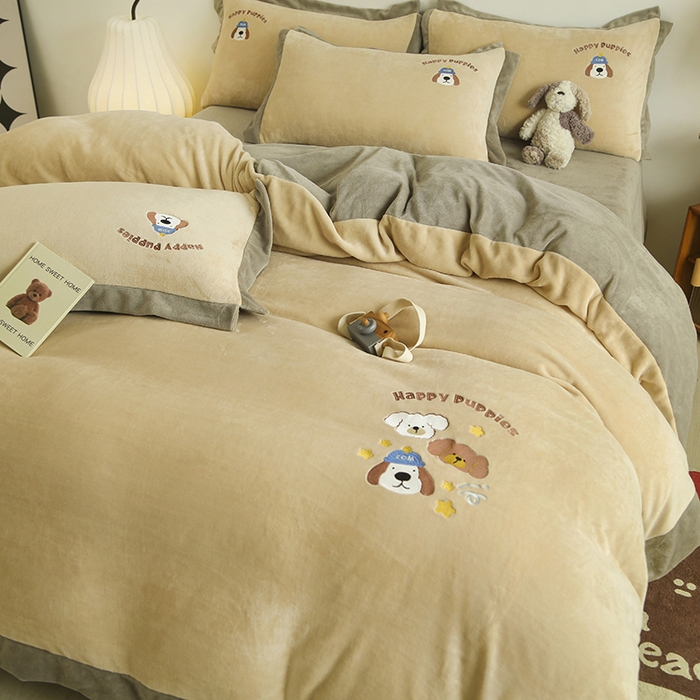 91家纺网 家纺一手货源 找家纺 大渔生活 2025新款高克重卡通牛奶绒刺绣四件套--耶耶狗 耶耶狗-黄