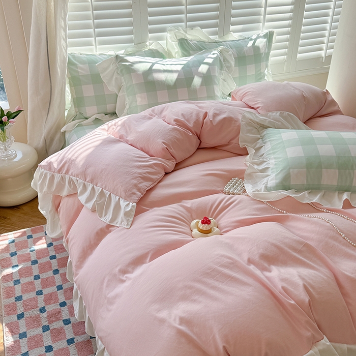 91家纺网 家纺一手货源 找家纺 桃心家居 2024新款A类亲肤舒适软糯云柔水洗棉化纤韩版奶油格子撞色水洗棉系列四件套 水洗棉花边-H粉绿格