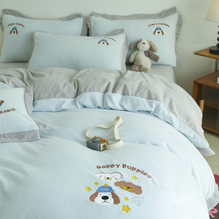 91家纺网 家纺一手货源 找家纺 大渔生活 2025新款高克重卡通牛奶绒刺绣四件套--耶耶狗 耶耶狗-蓝