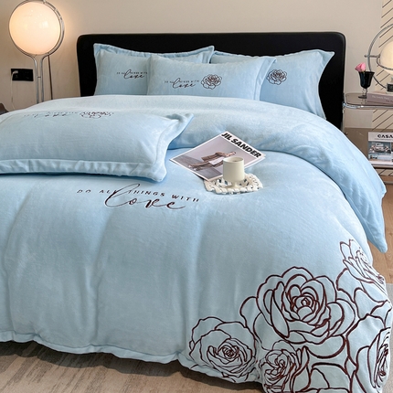 91家纺网 家纺一手货源 找家纺 你好美丽 2025新款牛奶绒A类200克四件套刺绣香韵-花之语 香韵蓝