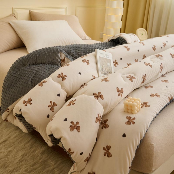 91家纺网 家纺一手货源 找家纺 鑫琪莱家纺  2024新款针织绒豆豆绒被芯 豆豆绒-蝴蝶结