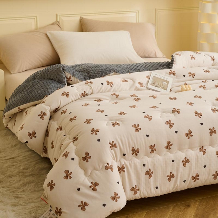 91家纺网 家纺一手货源 找家纺 鑫琪莱家纺  2024新款针织绒豆豆绒被芯 豆豆绒-蝴蝶结