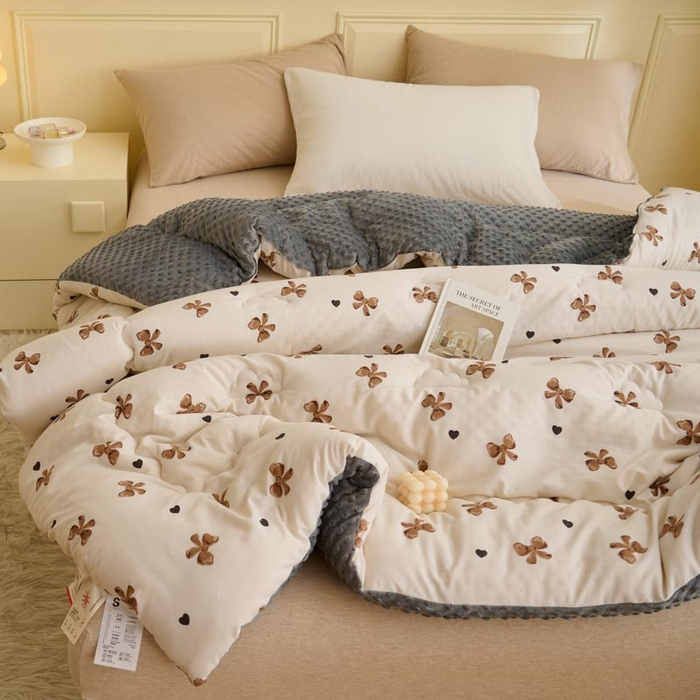 91家纺网 家纺一手货源 找家纺 鑫琪莱家纺  2024新款针织绒豆豆绒被芯 豆豆绒-蝴蝶结