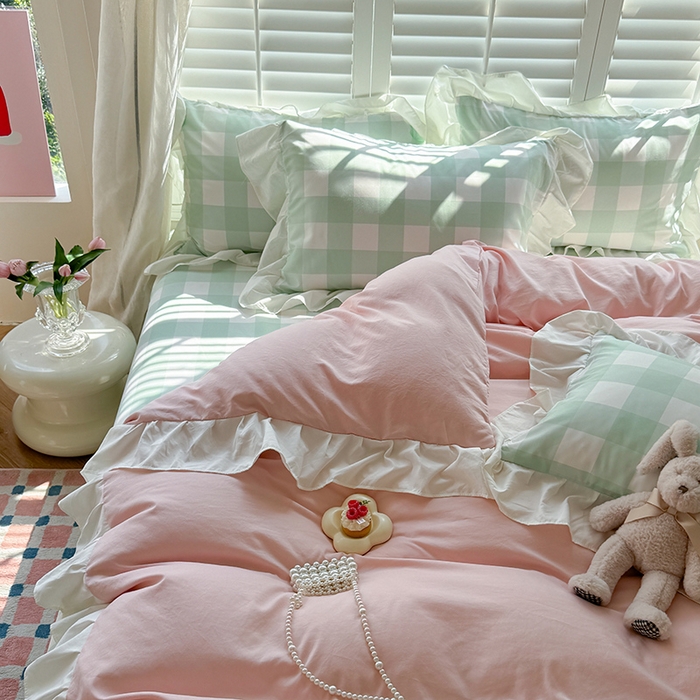 91家纺网 家纺一手货源 找家纺 桃心家居 2024新款A类亲肤舒适软糯云柔水洗棉化纤韩版奶油格子撞色水洗棉系列四件套 水洗棉花边-H粉绿格