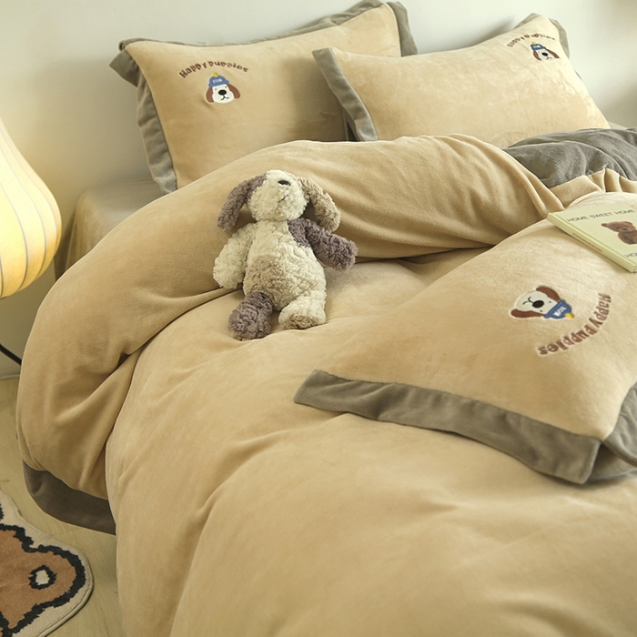 91家纺网 家纺一手货源 找家纺 大渔生活 2025新款高克重卡通牛奶绒刺绣四件套--耶耶狗 耶耶狗-黄