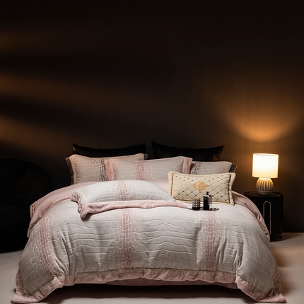 91家纺网 家纺一手货源 找家纺 （总）2025新款雕花牛奶绒四件套-安雅系列