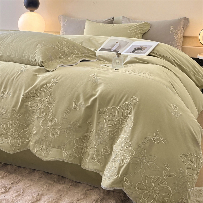 91家纺网 家纺一手货源 找家纺 艾莱家纺 2024新款A类新疆长绒棉加厚柔顺磨毛四件套-烂漫花开（风格二） 花开烂漫-灰豆绿