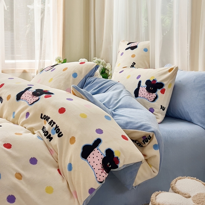 91家纺网 家纺一手货源 找家纺 美派工厂店 2024新款牛奶绒印花四件套 波点狗