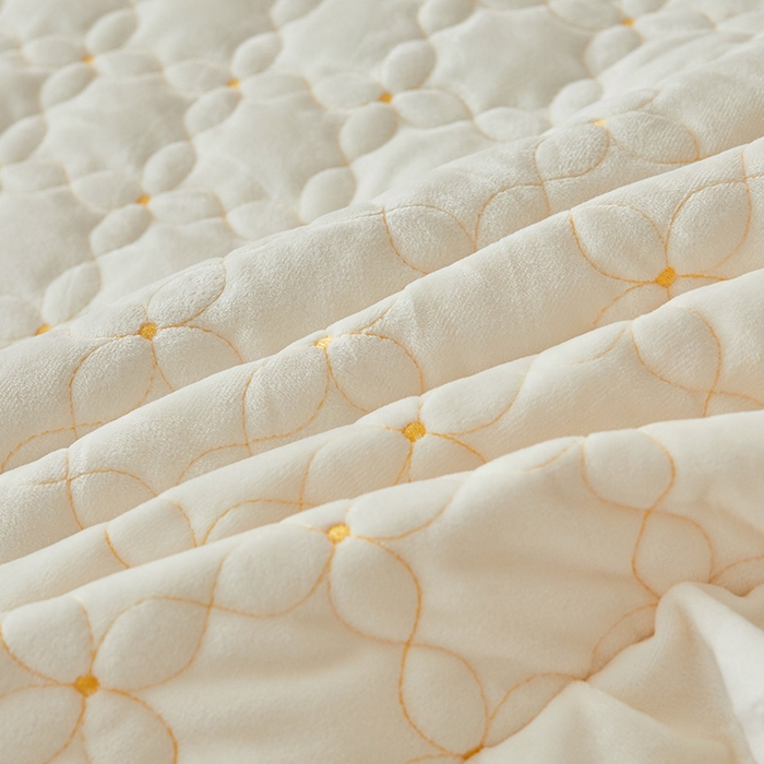 91家纺网 家纺一手货源 找家纺 虹星家纺 2024新款可拆卸宝宝绒夹棉床裙三四件套-盛世芳华 盛世芳华 奶白