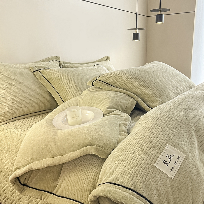 91家纺网 家纺一手货源 找家纺 欧邦 新款提花针织绒牛奶绒夹棉床盖四件套初见系列 初见-芥黄