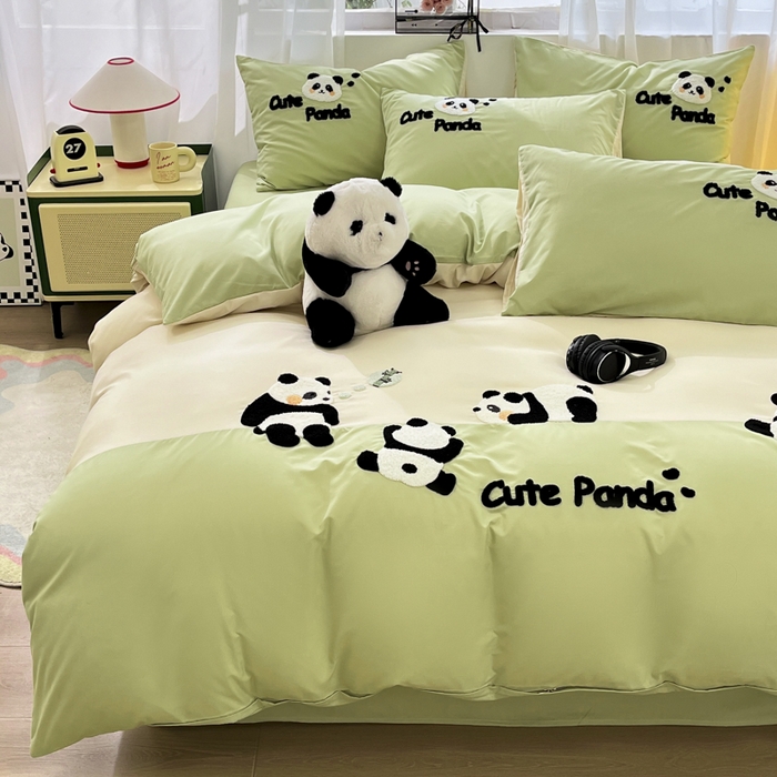 91家纺网 家纺一手货源 找家纺 一左一右 2024新款亲肤磨毛水洗棉拼接立体毛巾绣花卡通四件套儿童学生三件套床笠（提供买家秀） 熊猫派对-浅绿