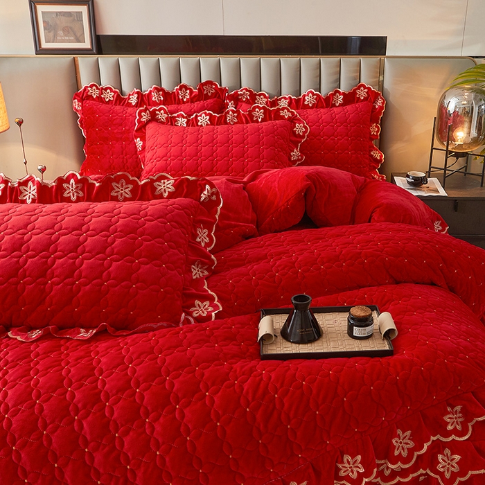 91家纺网 家纺一手货源 找家纺 虹星家纺 2024新款可拆卸宝宝绒夹棉床裙三四件套-盛世芳华 盛世芳华 大红