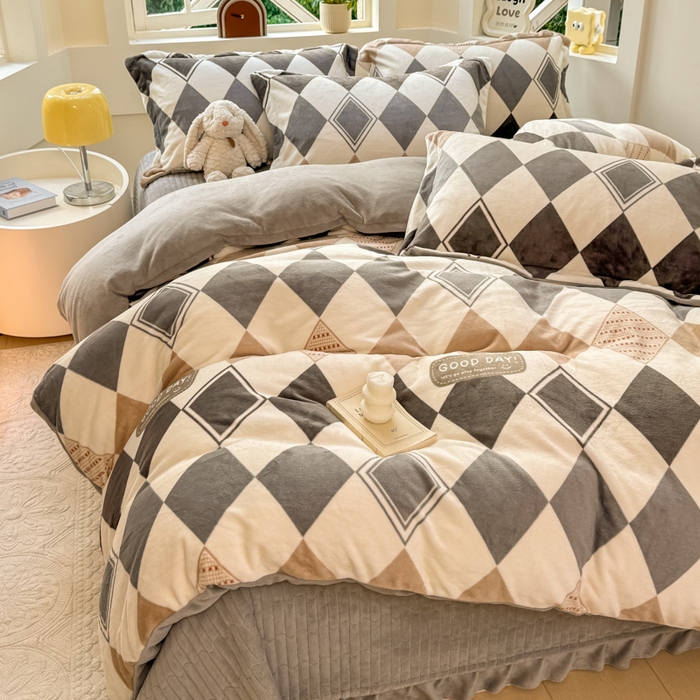 91家纺网 家纺一手货源 找家纺 梦可莱家居 2024秋冬牛奶绒韩系ins印花床盖四件套 菱形格