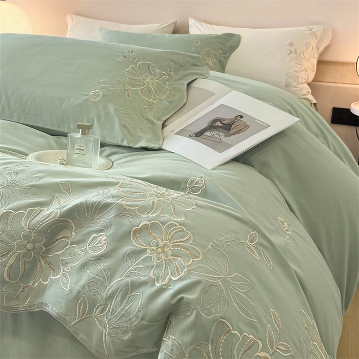 91家纺网 家纺一手货源 找家纺 艾莱家纺 2024新款A类新疆长绒棉加厚柔顺磨毛四件套-烂漫花开（风格二） 花开烂漫-芦草绿