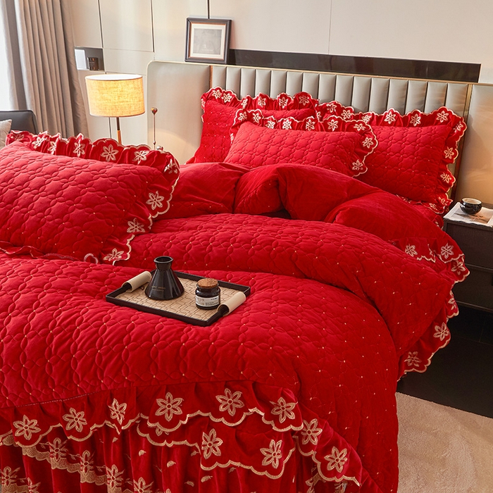 91家纺网 家纺一手货源 找家纺 虹星家纺 2024新款可拆卸宝宝绒夹棉床裙三四件套-盛世芳华 盛世芳华 大红